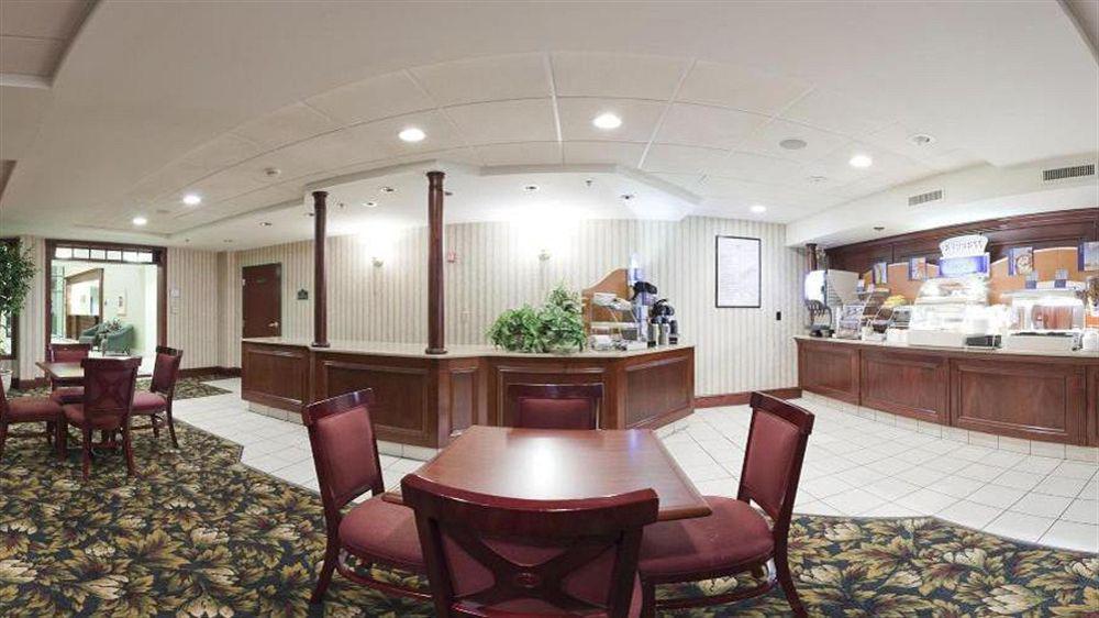 沃兹沃斯智选假日酒店&套房 沃兹沃思 外观 照片